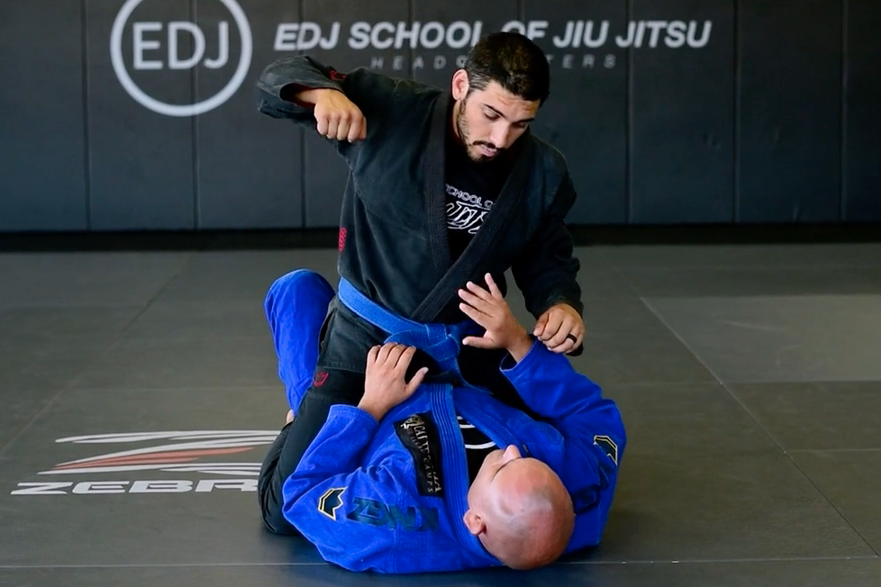 SELF DEFENSE CLASS - ESCAPE MOUNT AND SIDE MOUNT WHEN OPPONENT PUNCHING