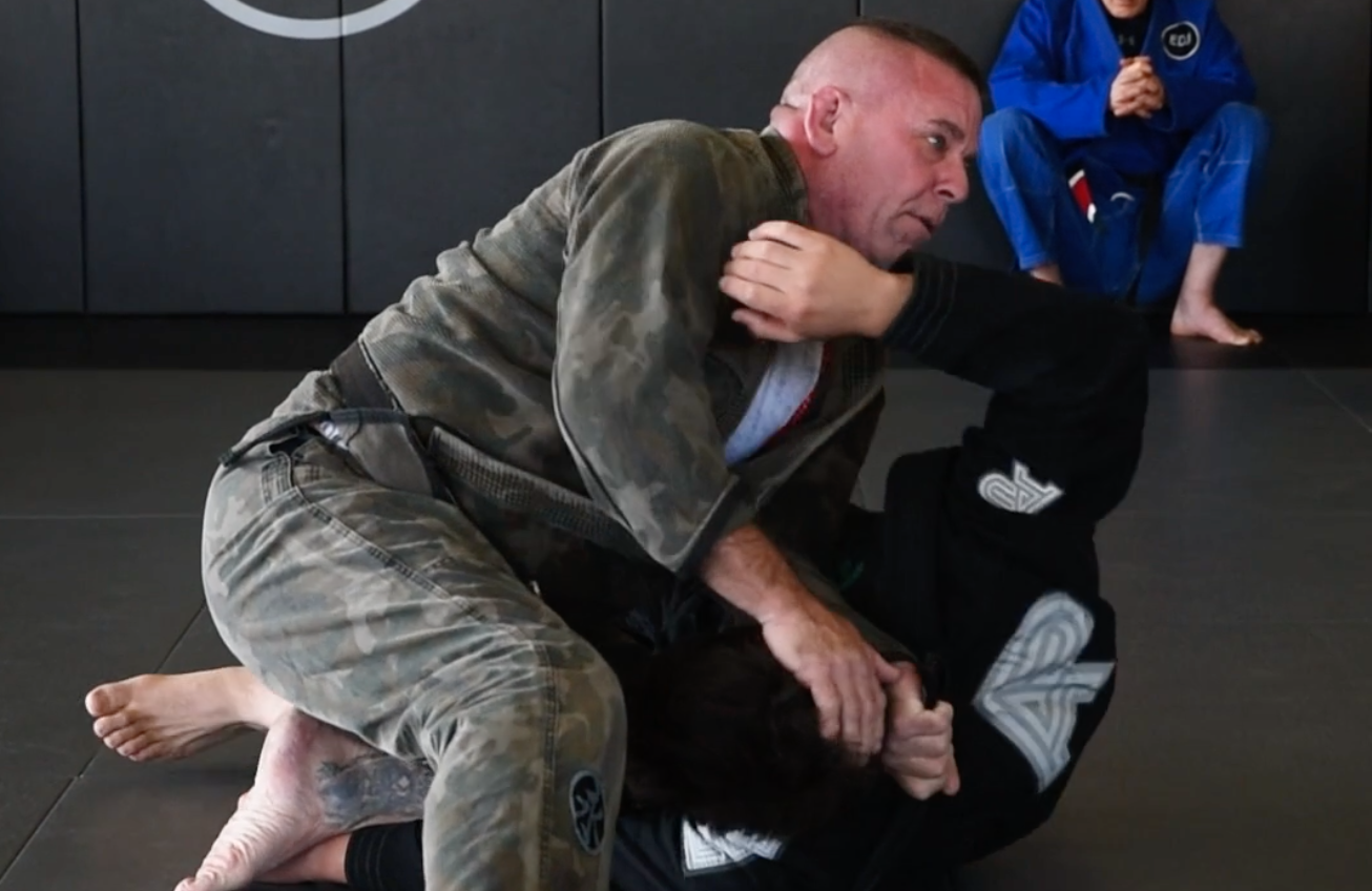 LAPEL CHOKES FROM SIDE CONTROL - MIKE YOUNG