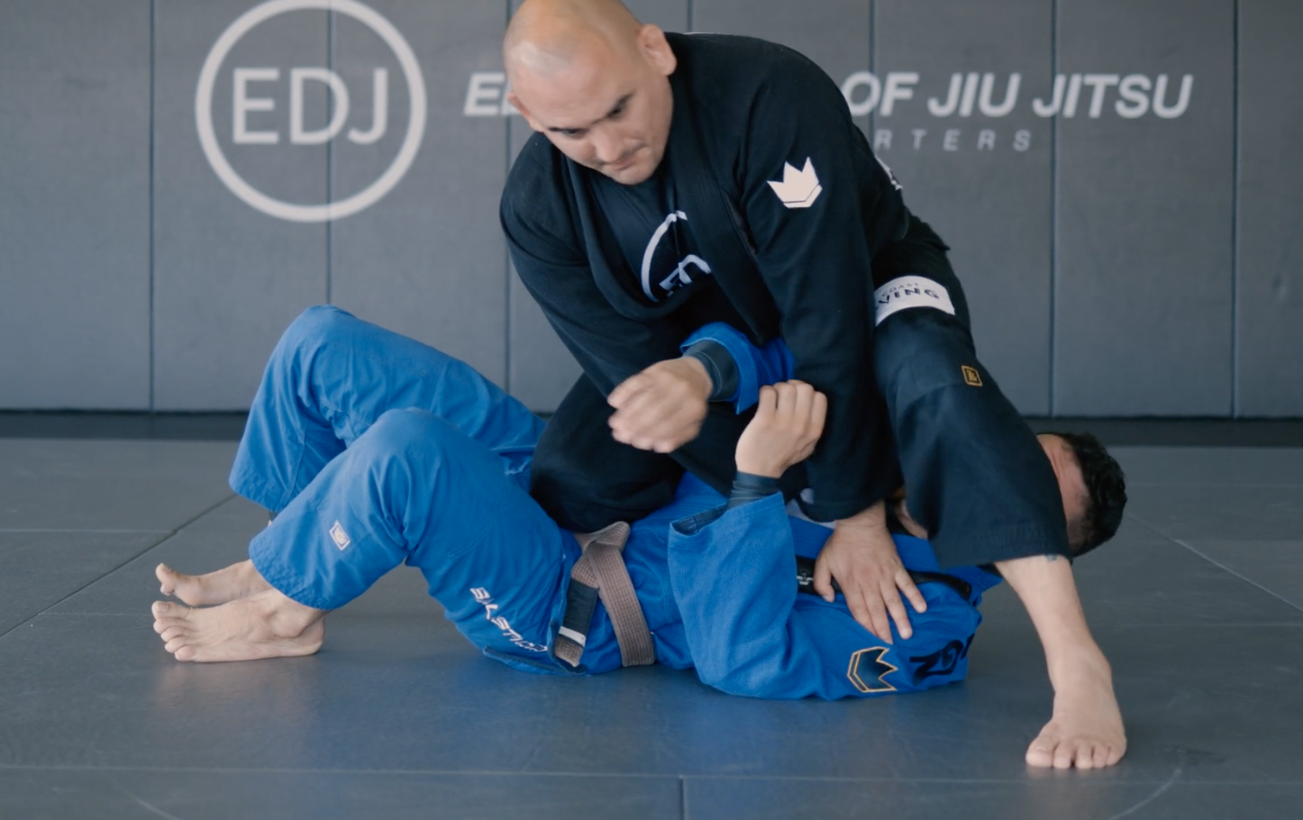 ARMBAR FROM KNEE ON BELLY 