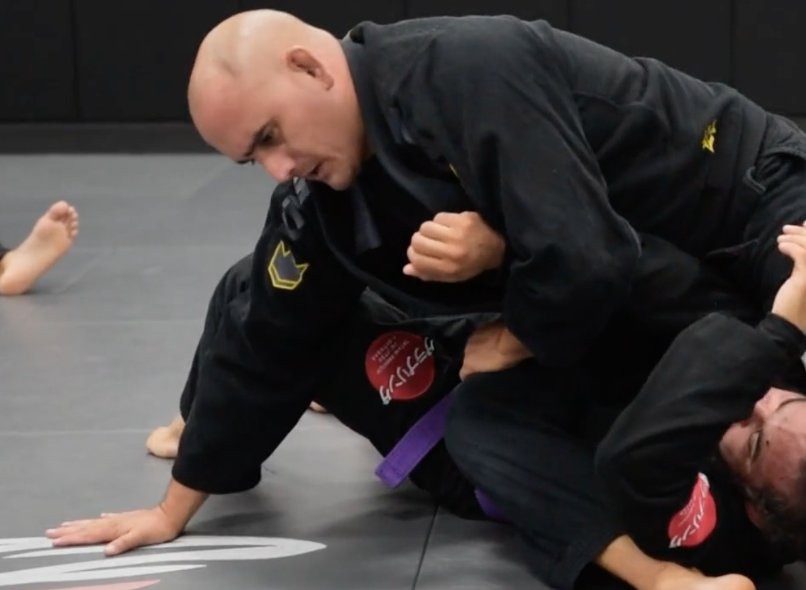 INVERTED ARM BAR FROM MOUNT