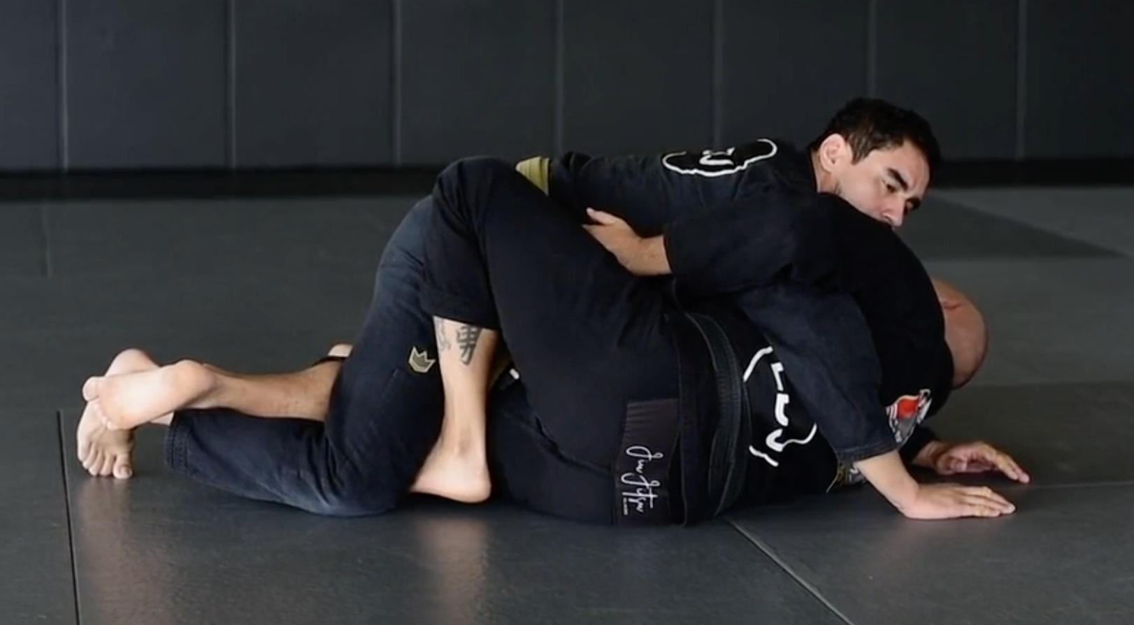 HALF GUARD RETENTION: BUTTERFLY HOOK