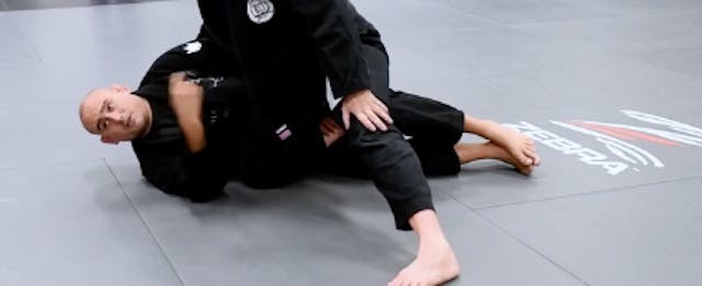HALF GUARD SINGLE LEG LAPEL TO THE BACK