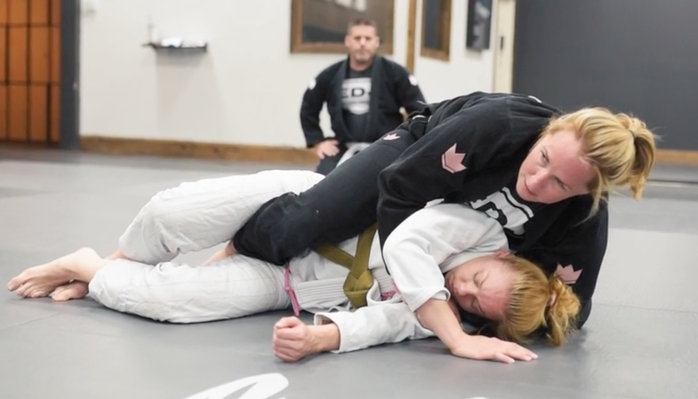 TRANSITION TO THE BACK STARTING ON KNEE SLIDE