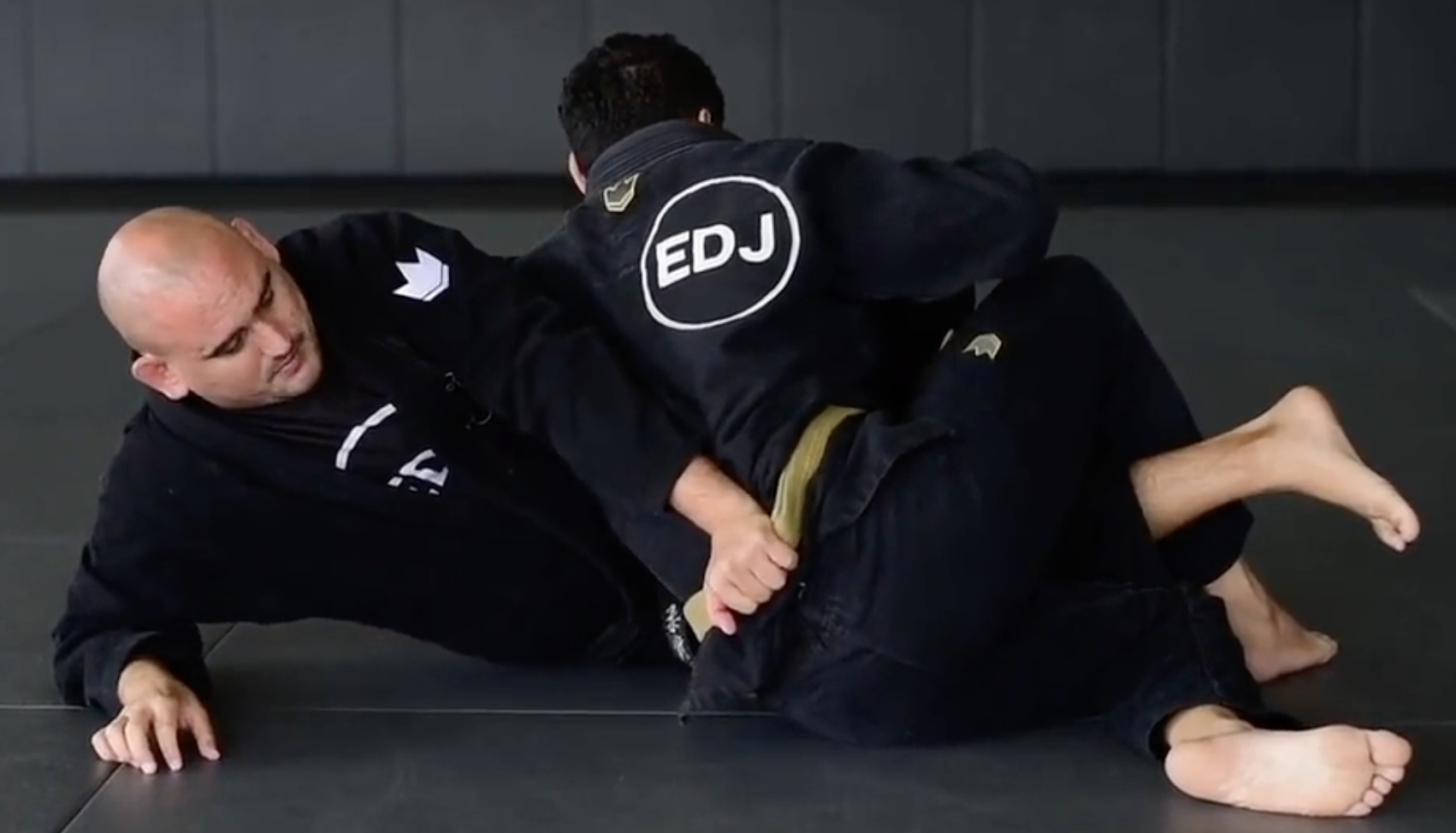 HALF GUARD RETENTION: CROSS BODY TO THE BACK