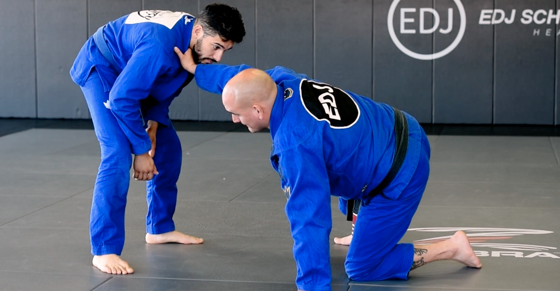 COLLAR GUARD CONTROL AND RETENTION