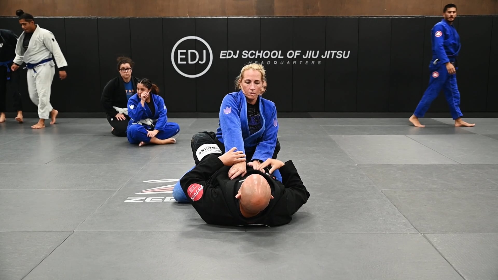 CLOSED GUARD COLLAR CHOKE WITH ARM TRAP