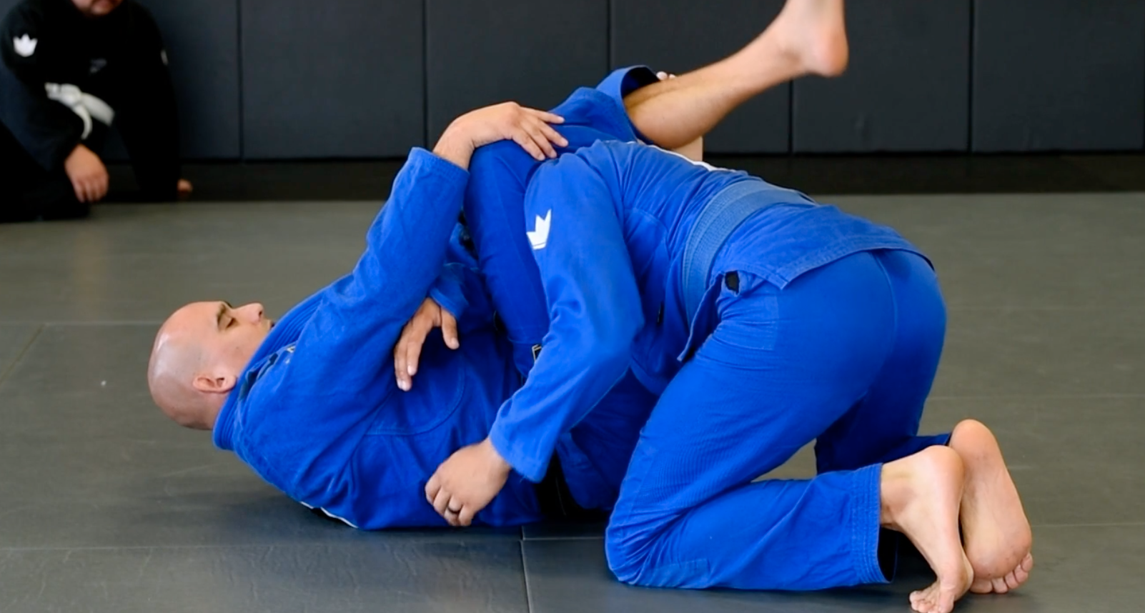 COLLAR SLEEVE TRIANGLE DETAILS