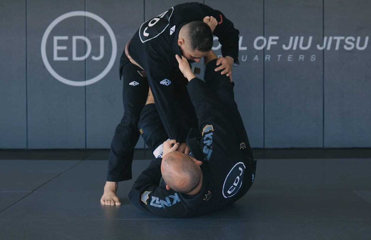 OPEN GUARD TRIPOD SWEEP 