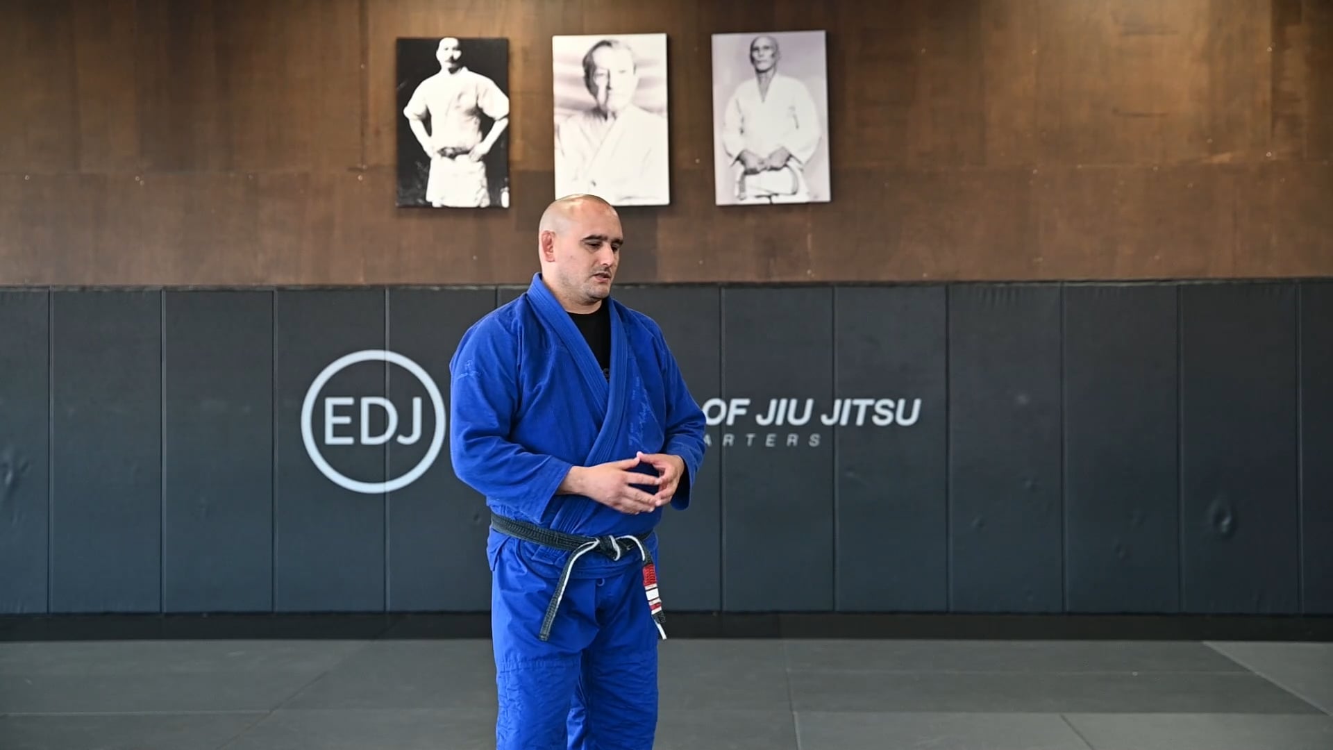 3. CHIN AND KNEE SCOOP