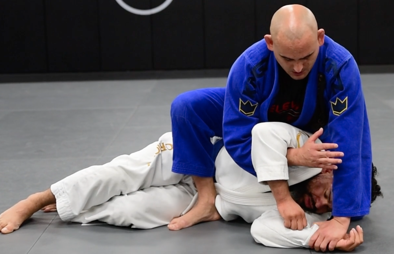 ARMBAR WHEN OPPONENT DEFEND THE AMERICANA FROM MOUNT