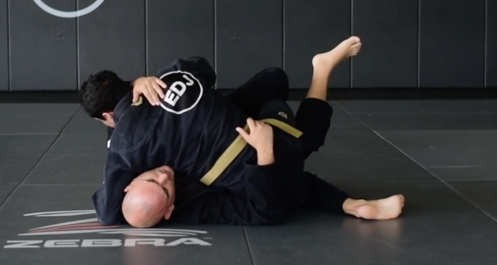 HALF GUARD RETENTION: CROSS BODY TO GUARD