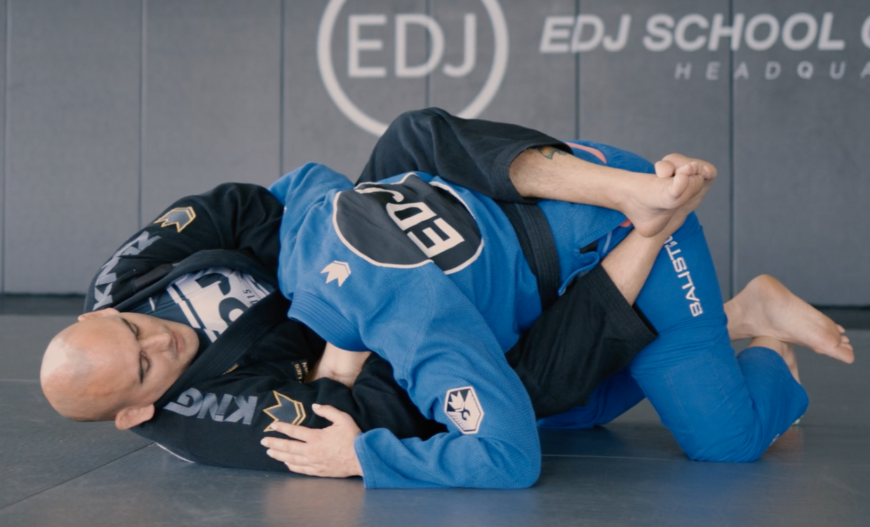 GUILLOTINE FROM CLOSED GUARD 