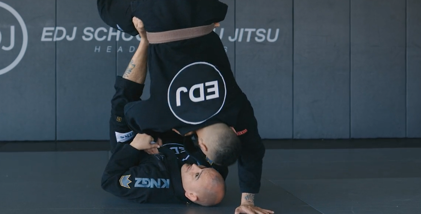 WEEK 5 - LESSON 1 - TECH 3 - OPEN GUARD OVER THE HEAD SWEEP 
