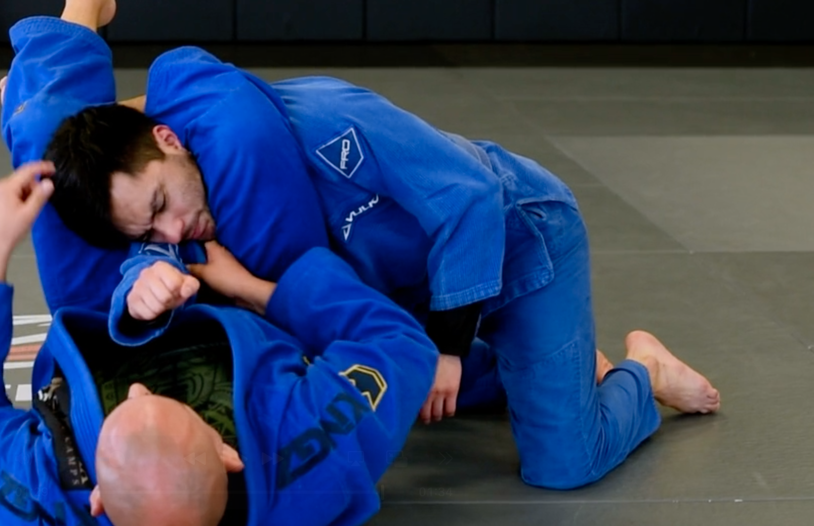 TRIANGLE SET UP FROM CLOSE GUARD