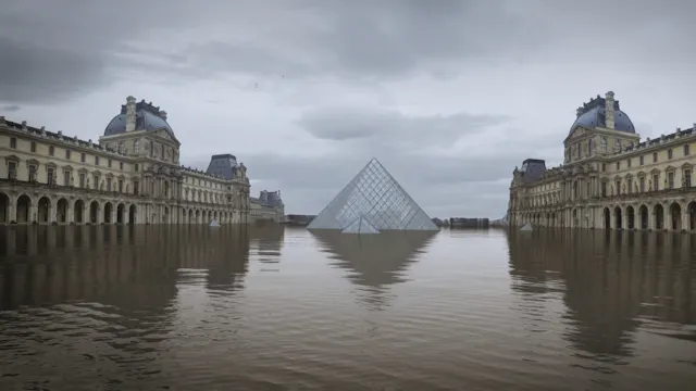 Paris sous les eaux : la grande crue