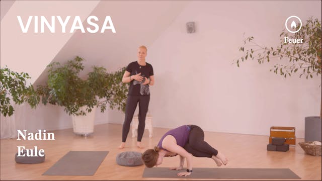 Vinyasa  | 30 Minuten Element Flow  | Feuer  | Nach Visionen streben  | Nadin 