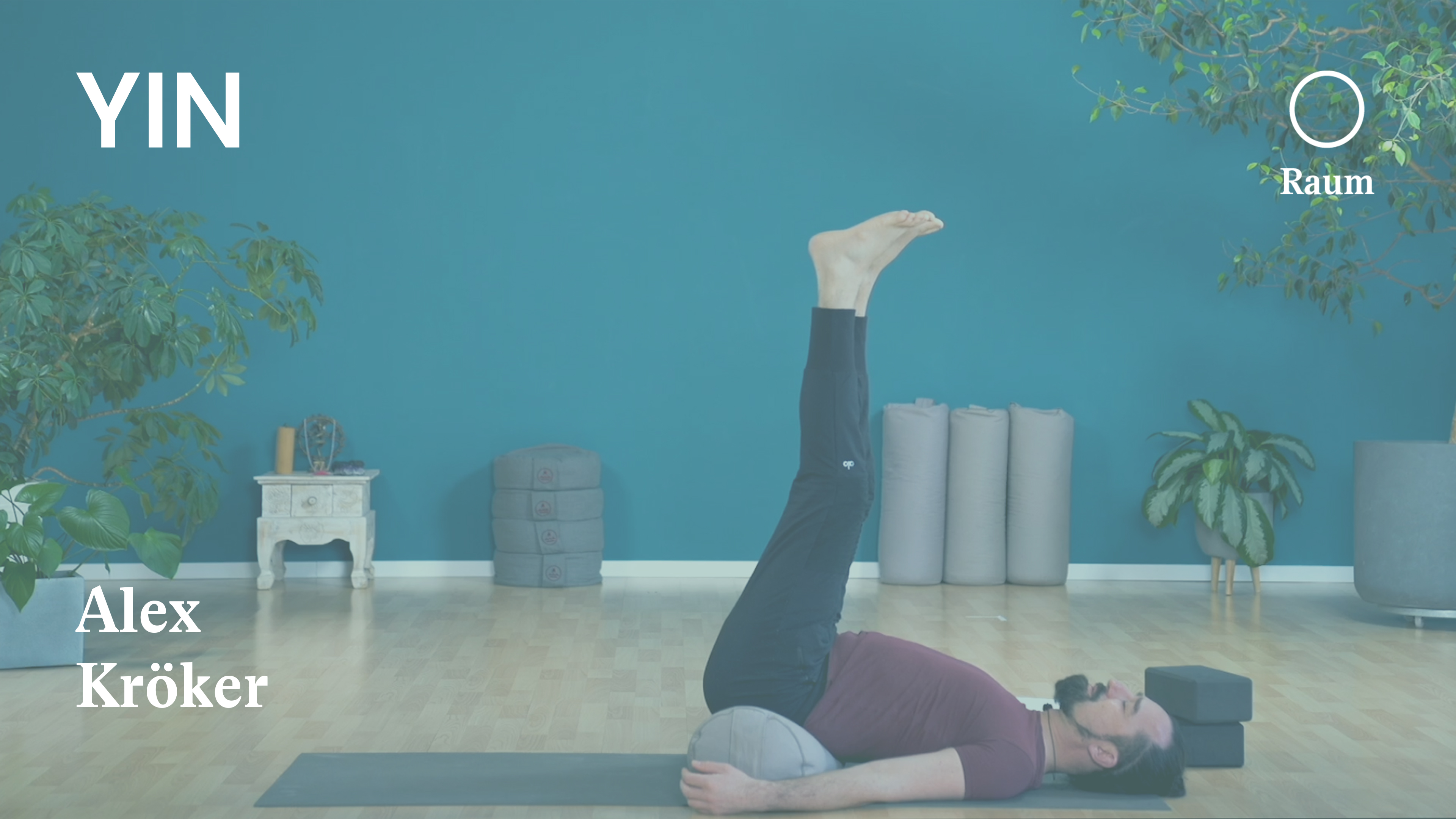 Yin Yoga | Rishikesh-Reihe | Raum | Alex 