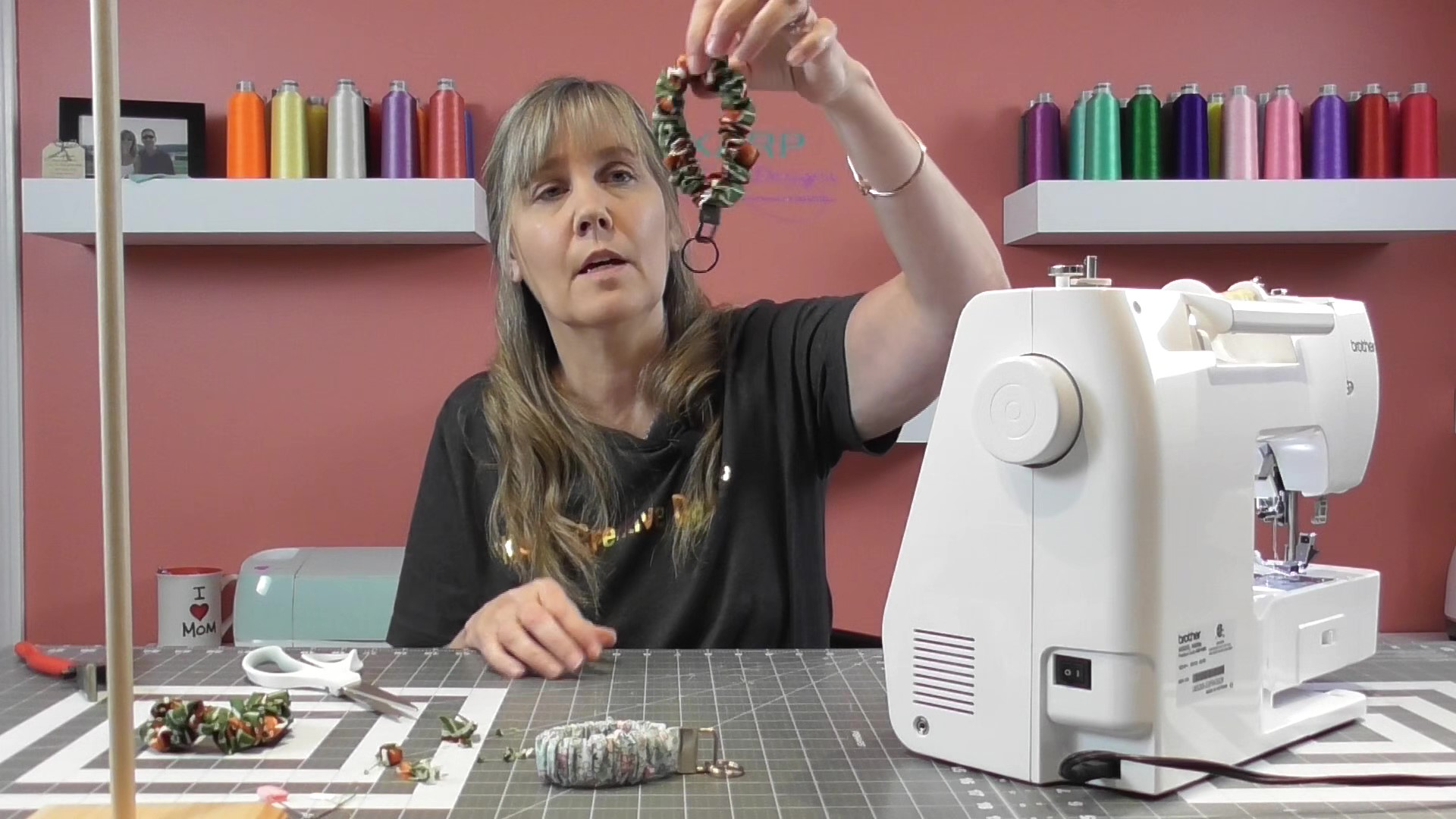 Having Fun Learning Arts & Crafts S1 Ep8 Making A Scrunchie with Key Chain