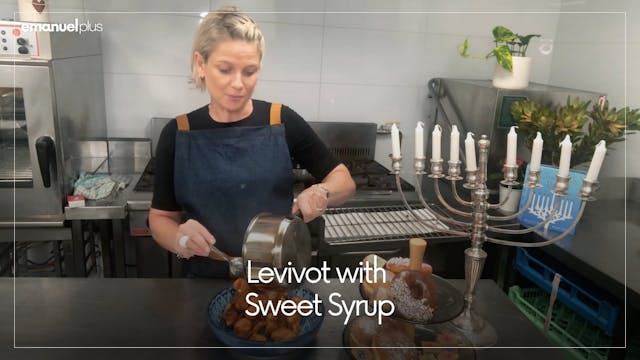 Levivot with sweet syrup