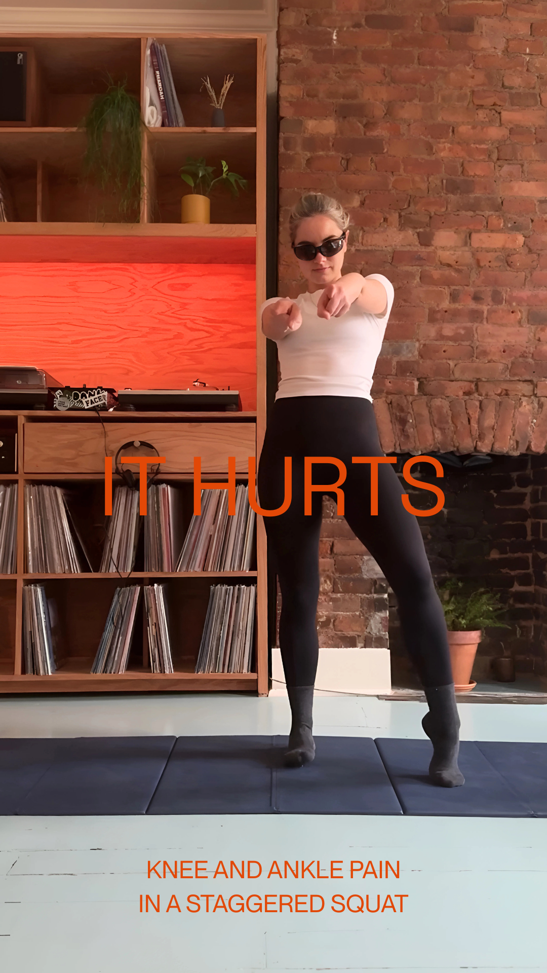 STAGGERED SQUAT | 1 MIN | LOWER BODY