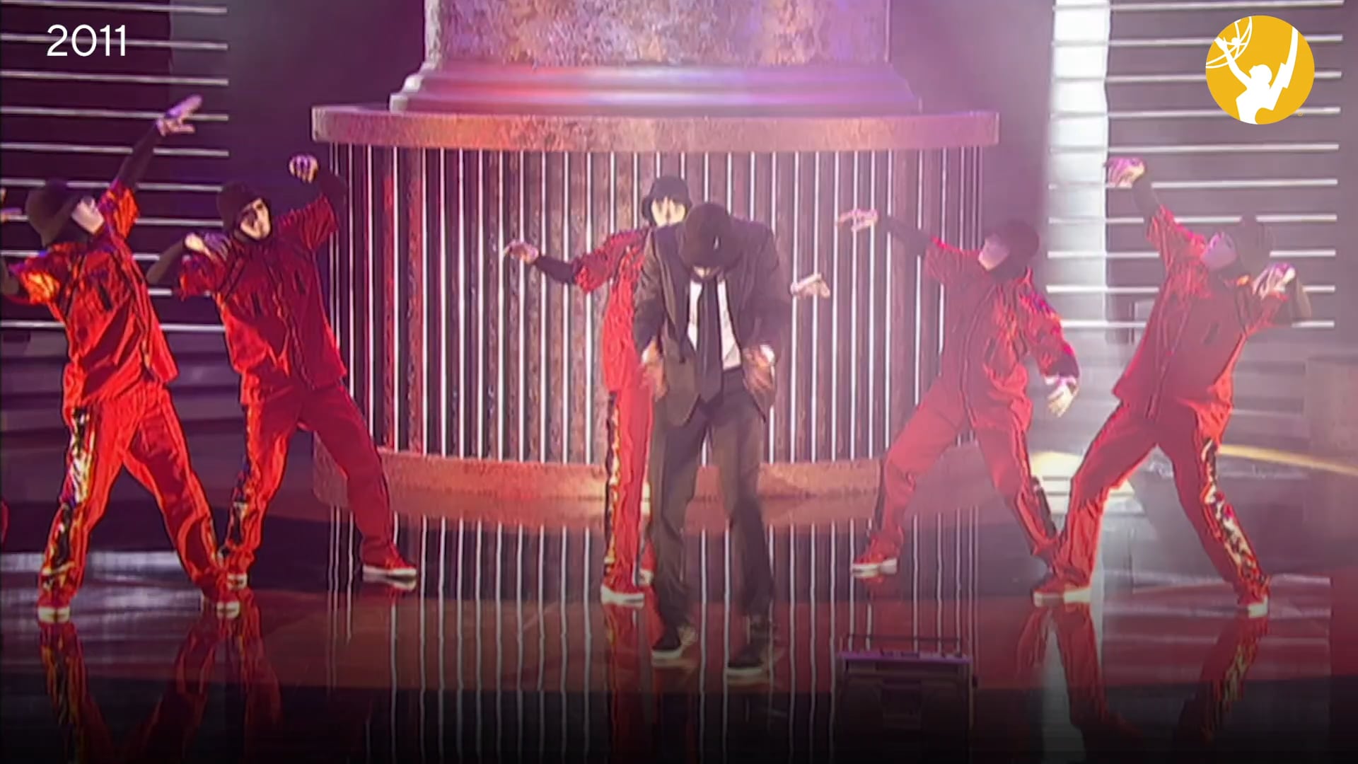 Wayne Brady Performs with the Jabbawockeez
