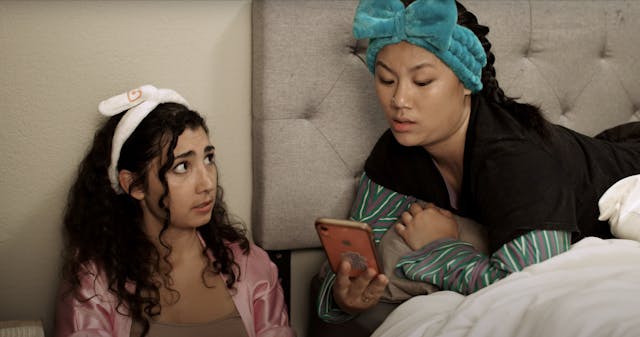 Millie & Maddie Text a Man