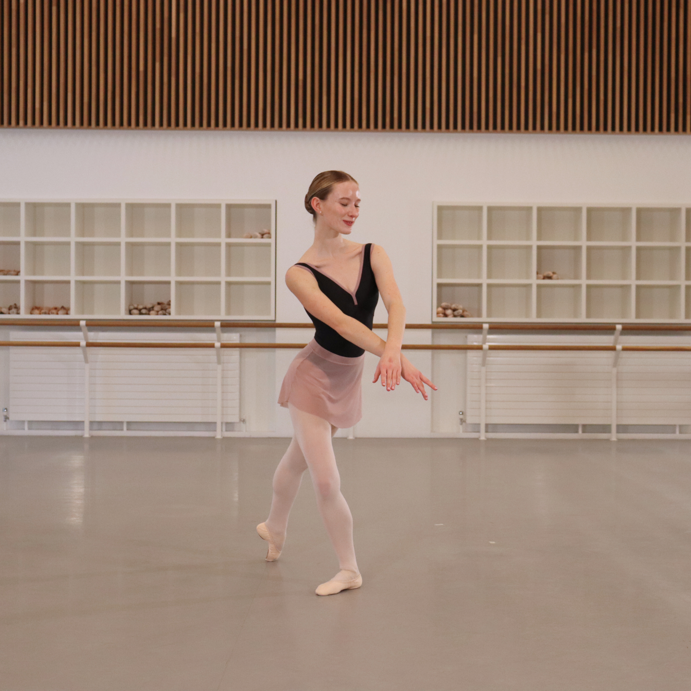 Ballet with Carolyn Bolton: Nutcracker Treat (Beginner - Improver)