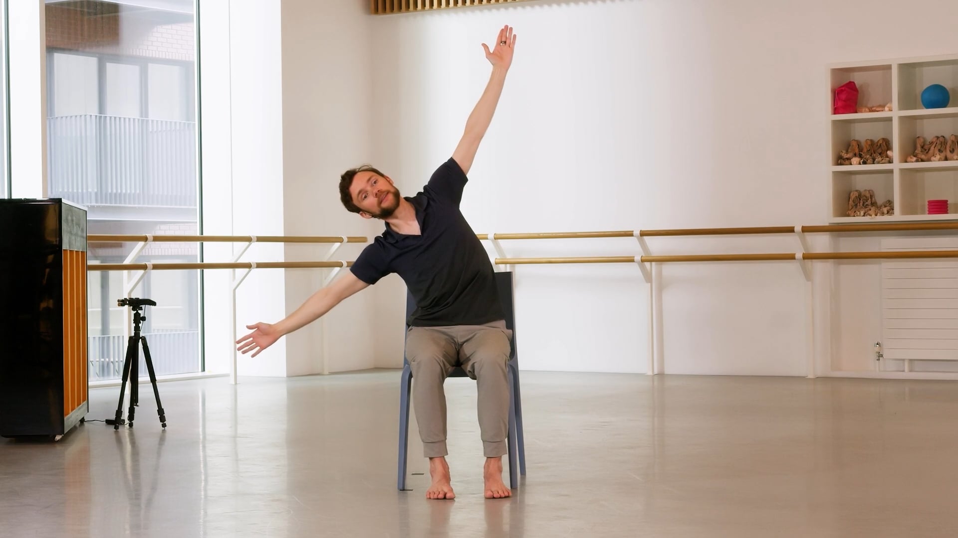 Seated Contemporary Class with James Muller