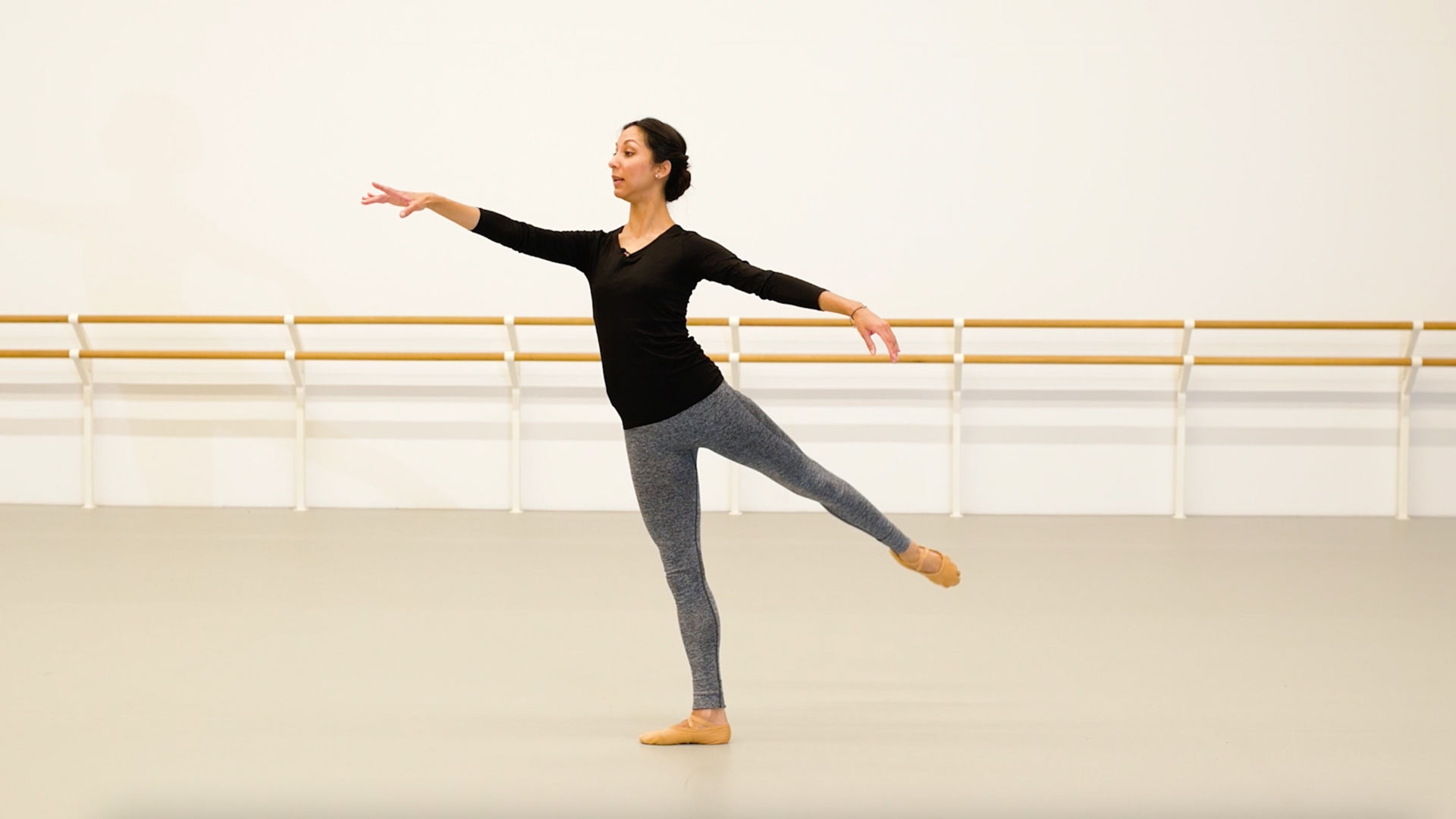 Ballet with Sarah Kundi | 8 (Absolute Beginner)