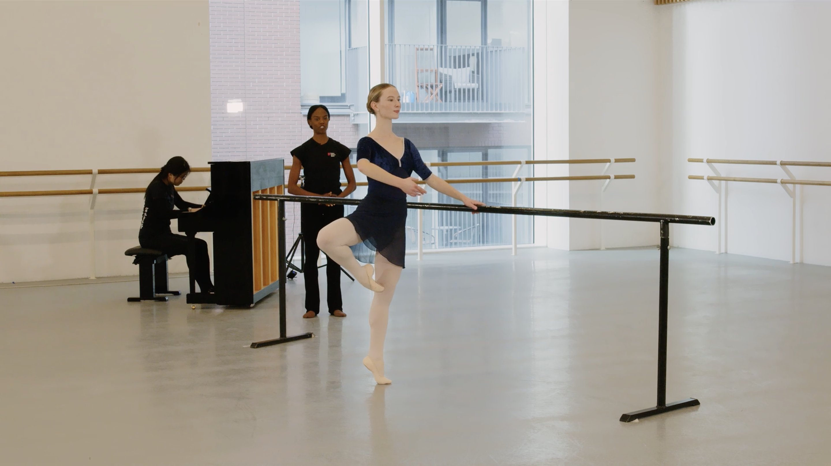 Dynamic Ballet with Carolyn Bolton | 1 (Improver)