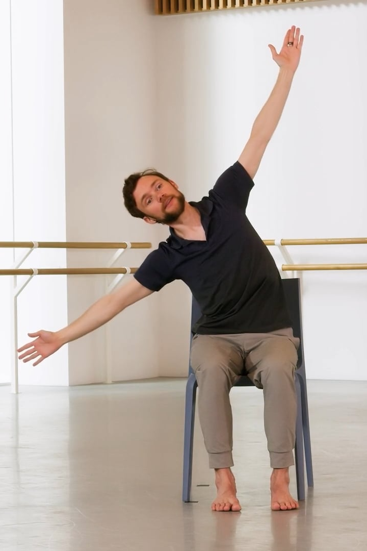 Seated Contemporary Class with James Muller