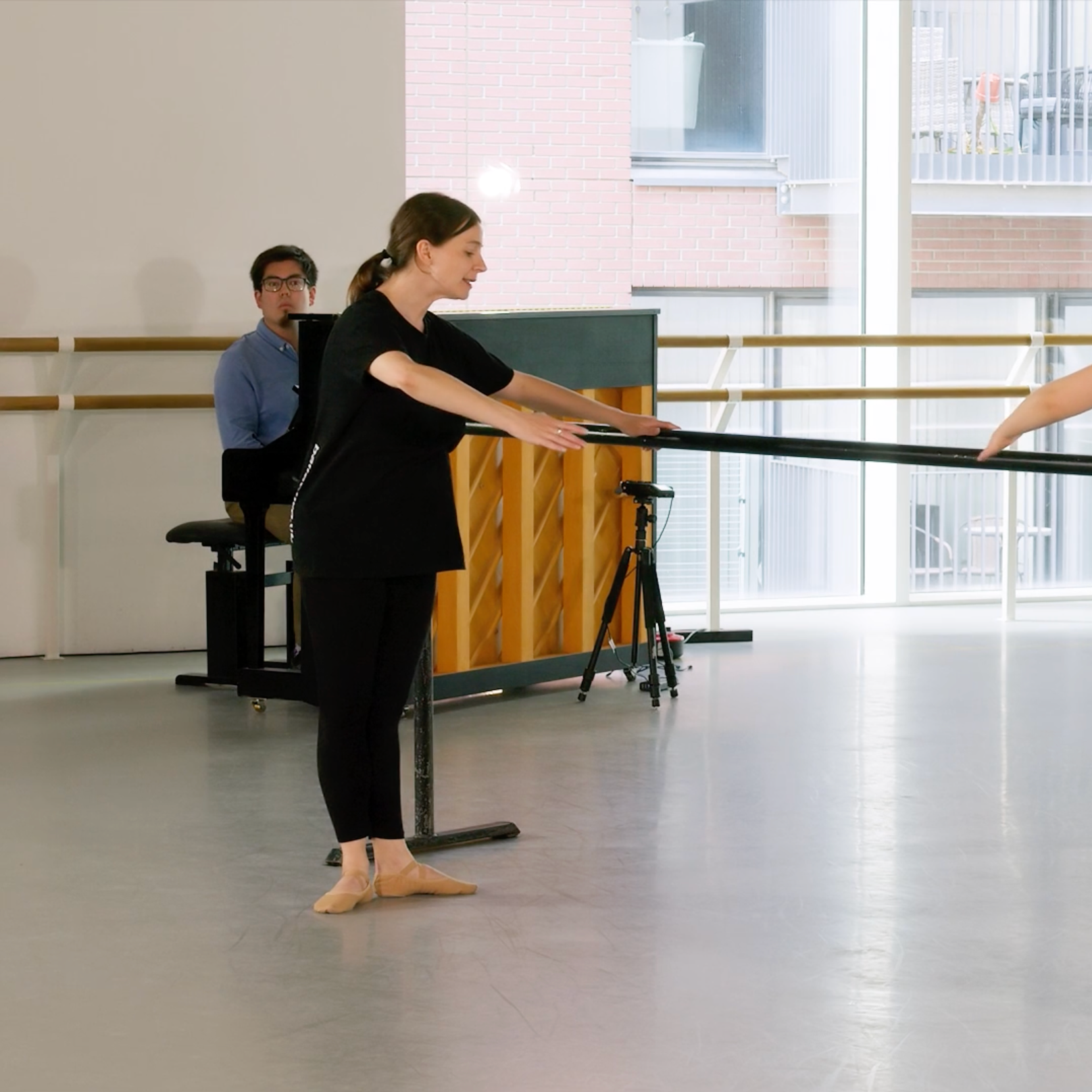 Ballet with Lucy Lowndes | 4 (Absolute Beginner)