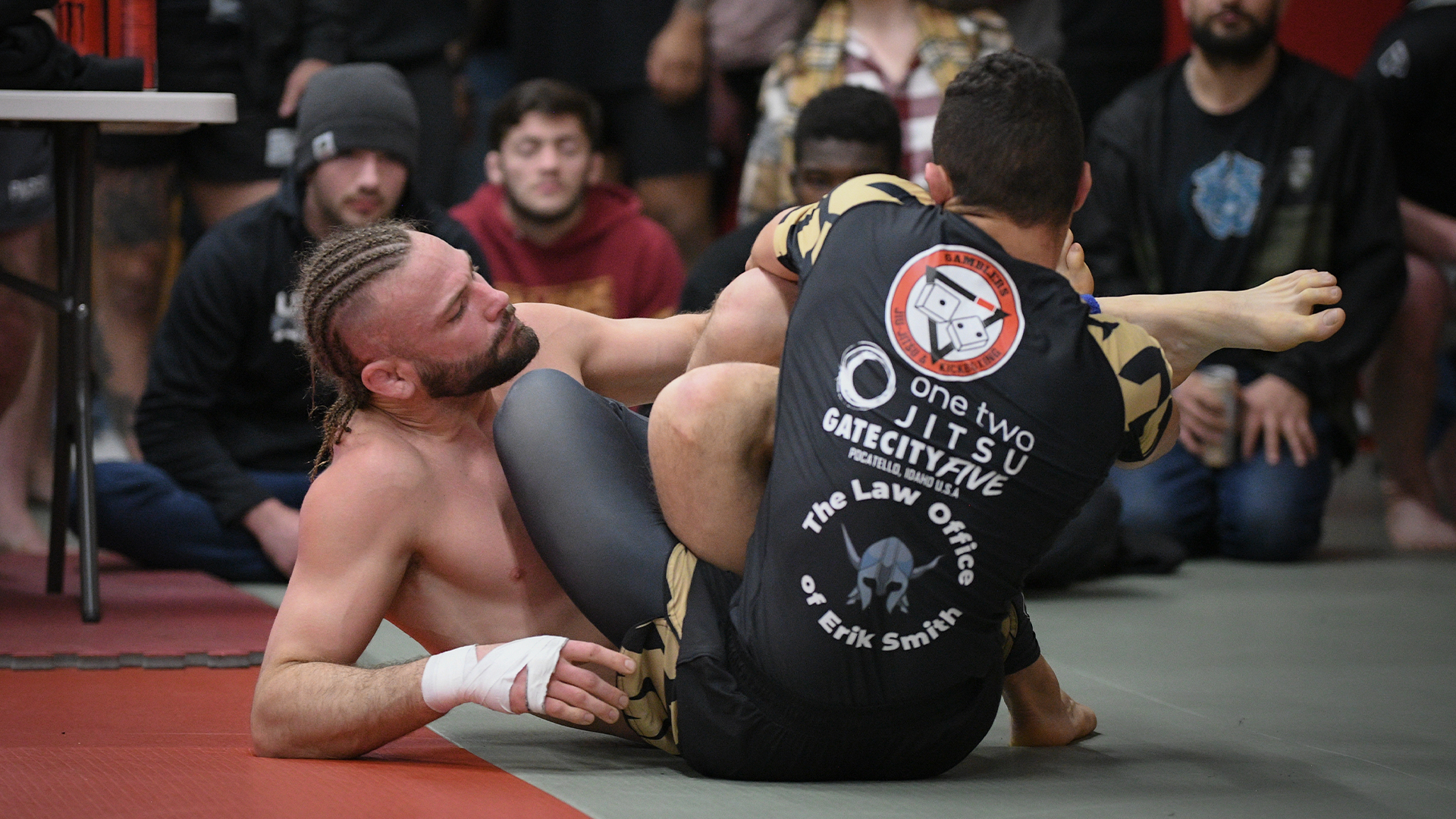 Oliver Taza vs Caleb Crump