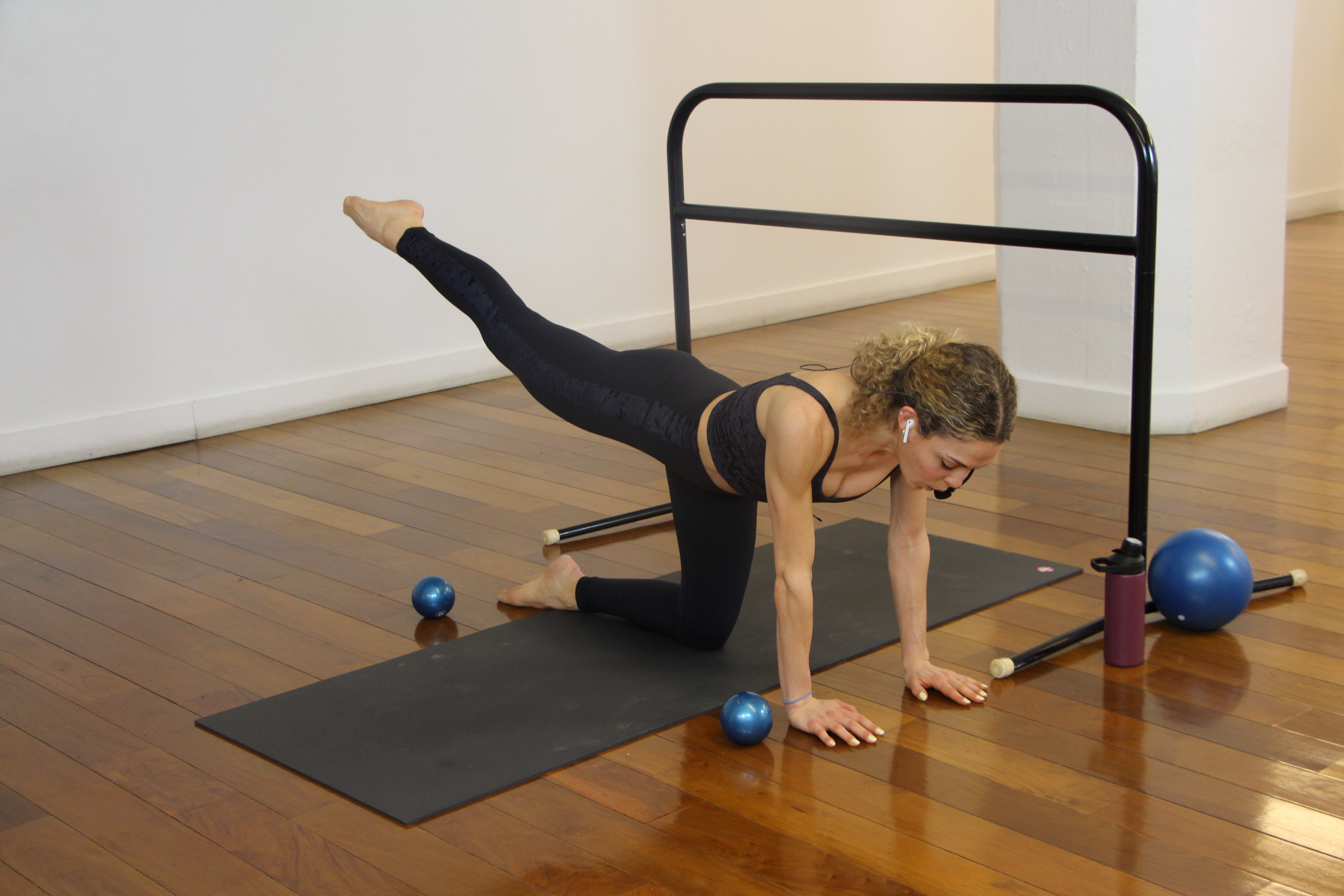 Cours de Barre Abdos et Fesses avec Sarah (fr)