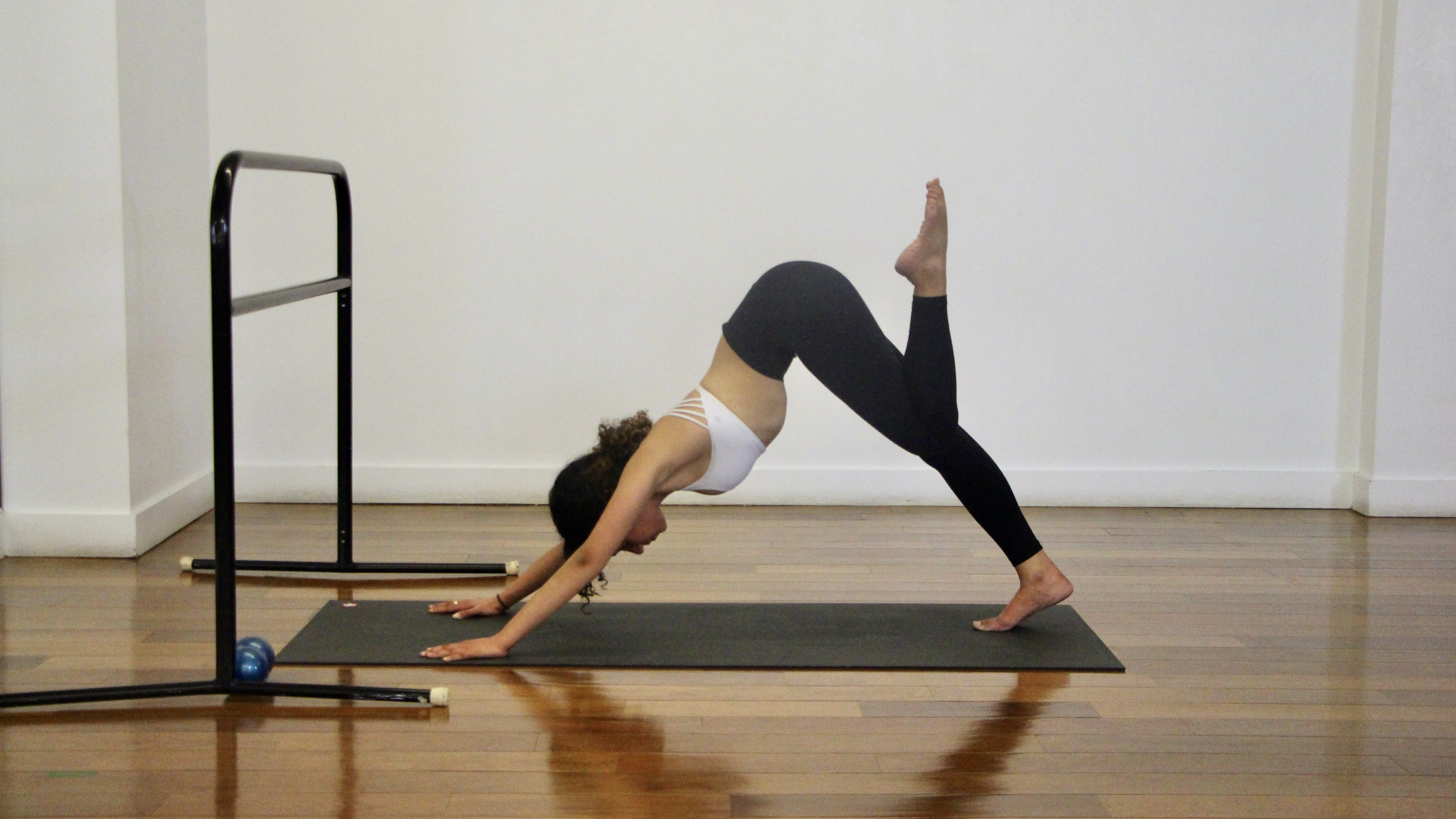 30 minute Barre class with Leina (en)