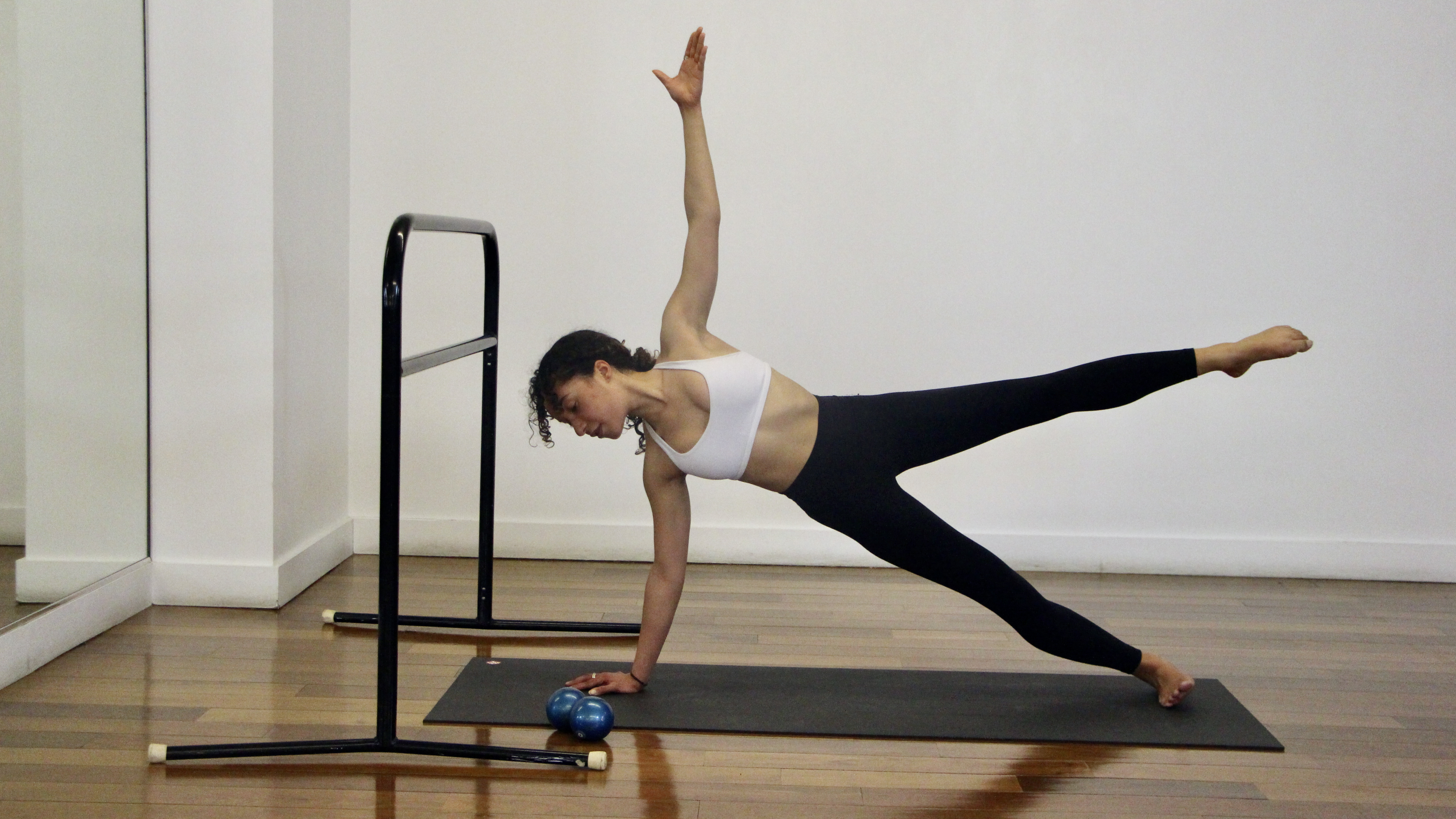 45 minute Barre with Leina (en)