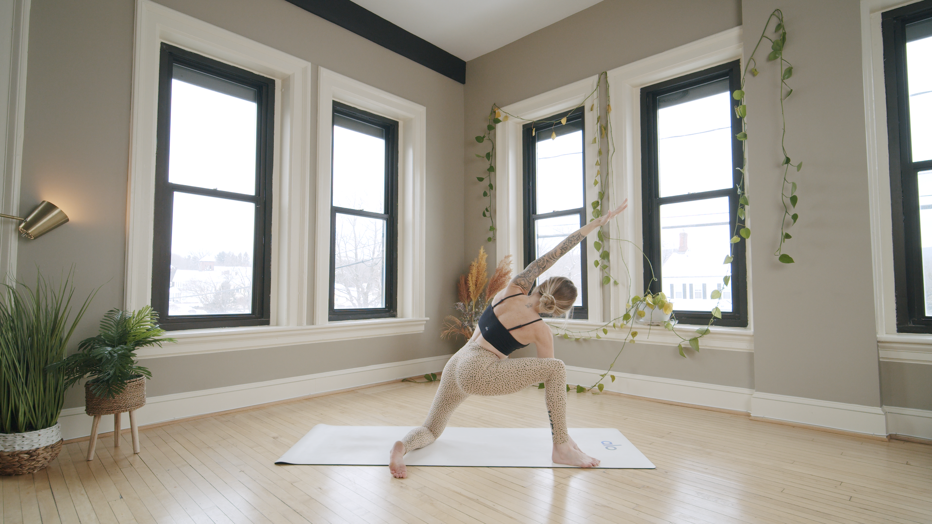 Happy Hips: Glow Flow with Kaylie Daniels
