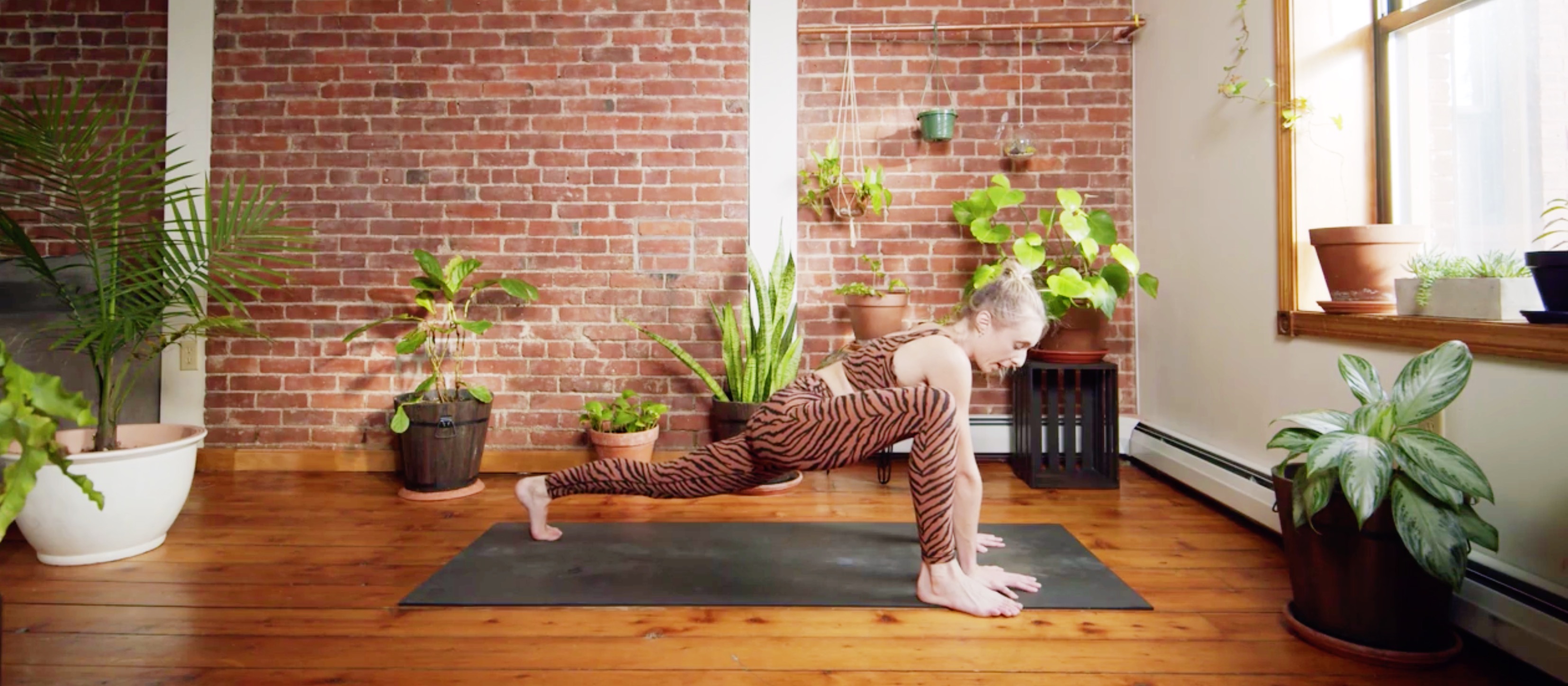Daily Flexibility: Glow Flow with Kaylie Daniels