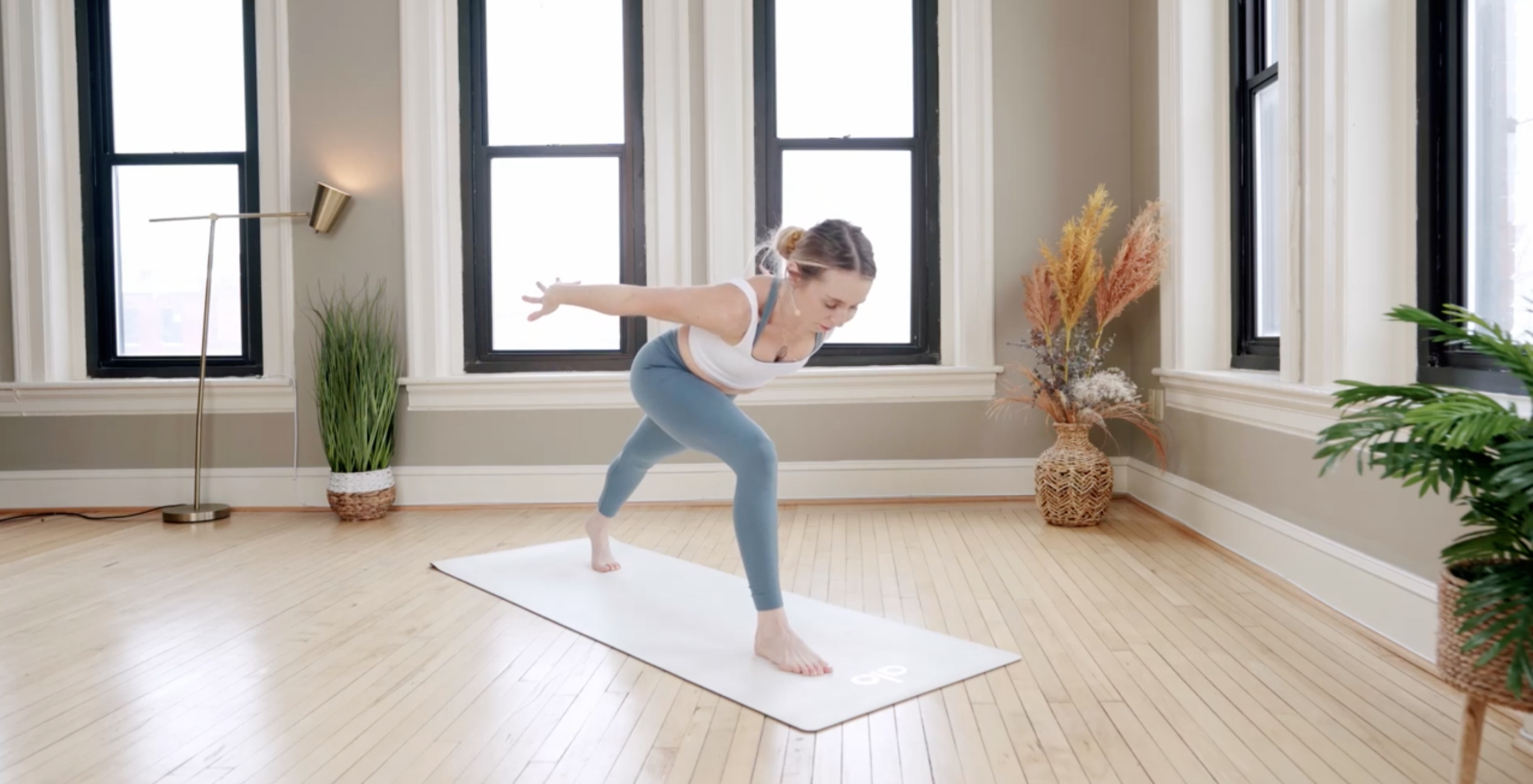 Strength & Cardio Vinyasa: Glow Flow with Kaylie Daniels