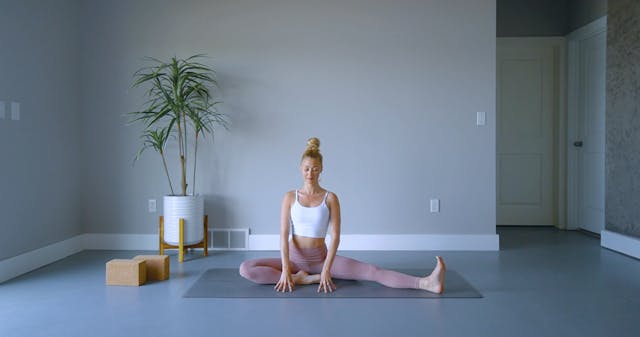 Inner Thighs and Hip Flexors: 14 Days of Yoga for Beginners with Mary Ochsner