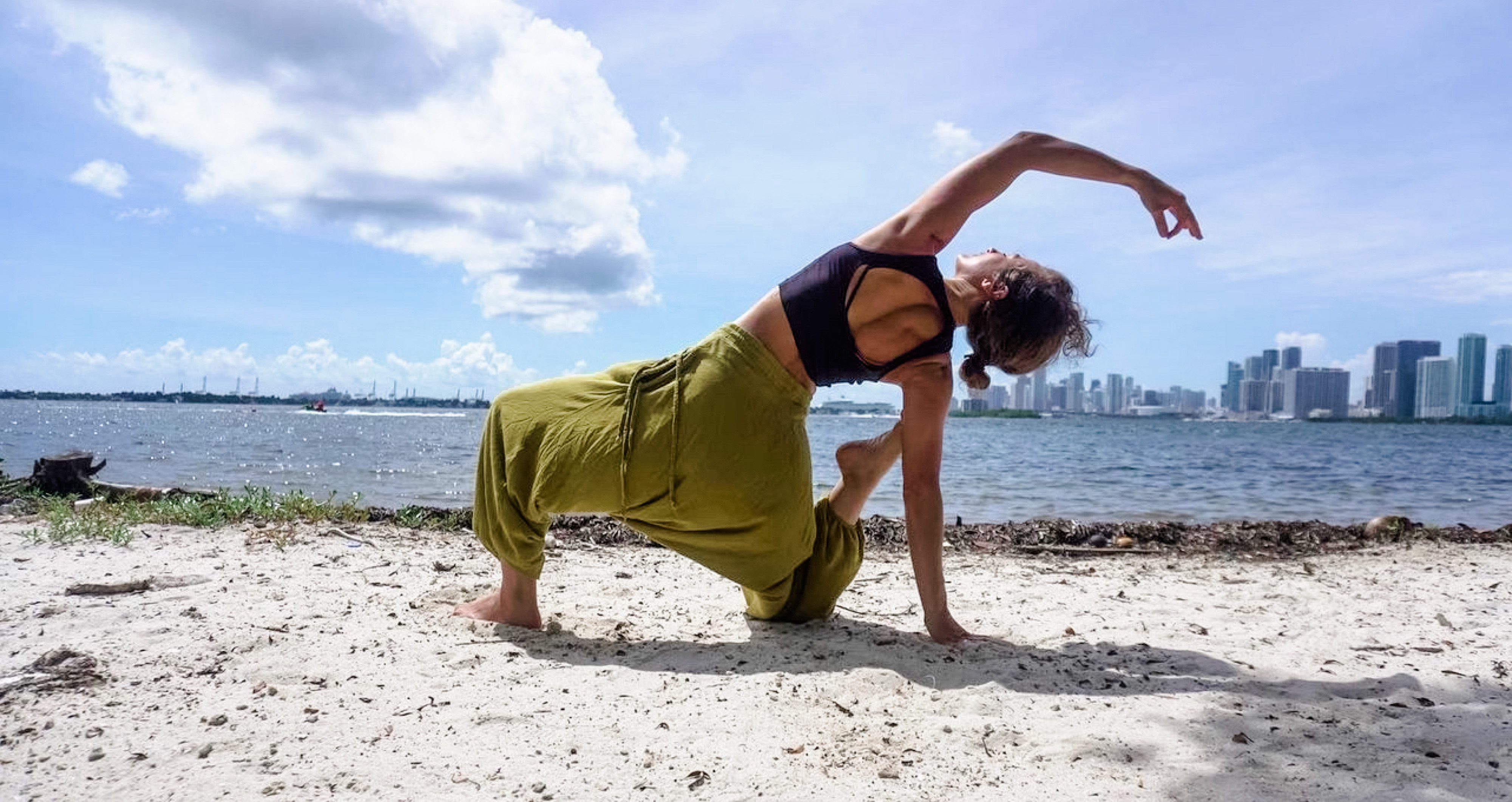 Glutes and Hips: Mobility Flow with Kim Koa (LIVE)