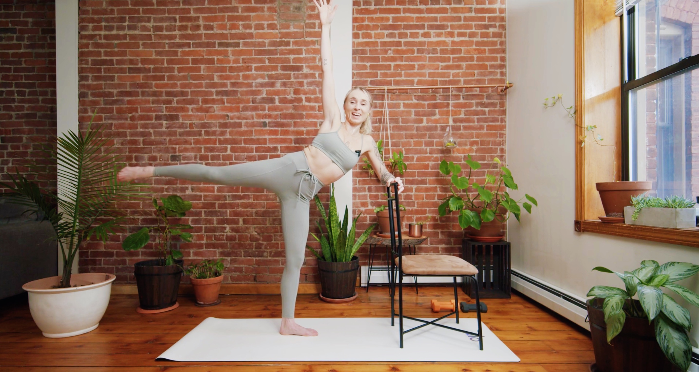 Core and Glutes: Glow Sculpt with Kaylie Daniels