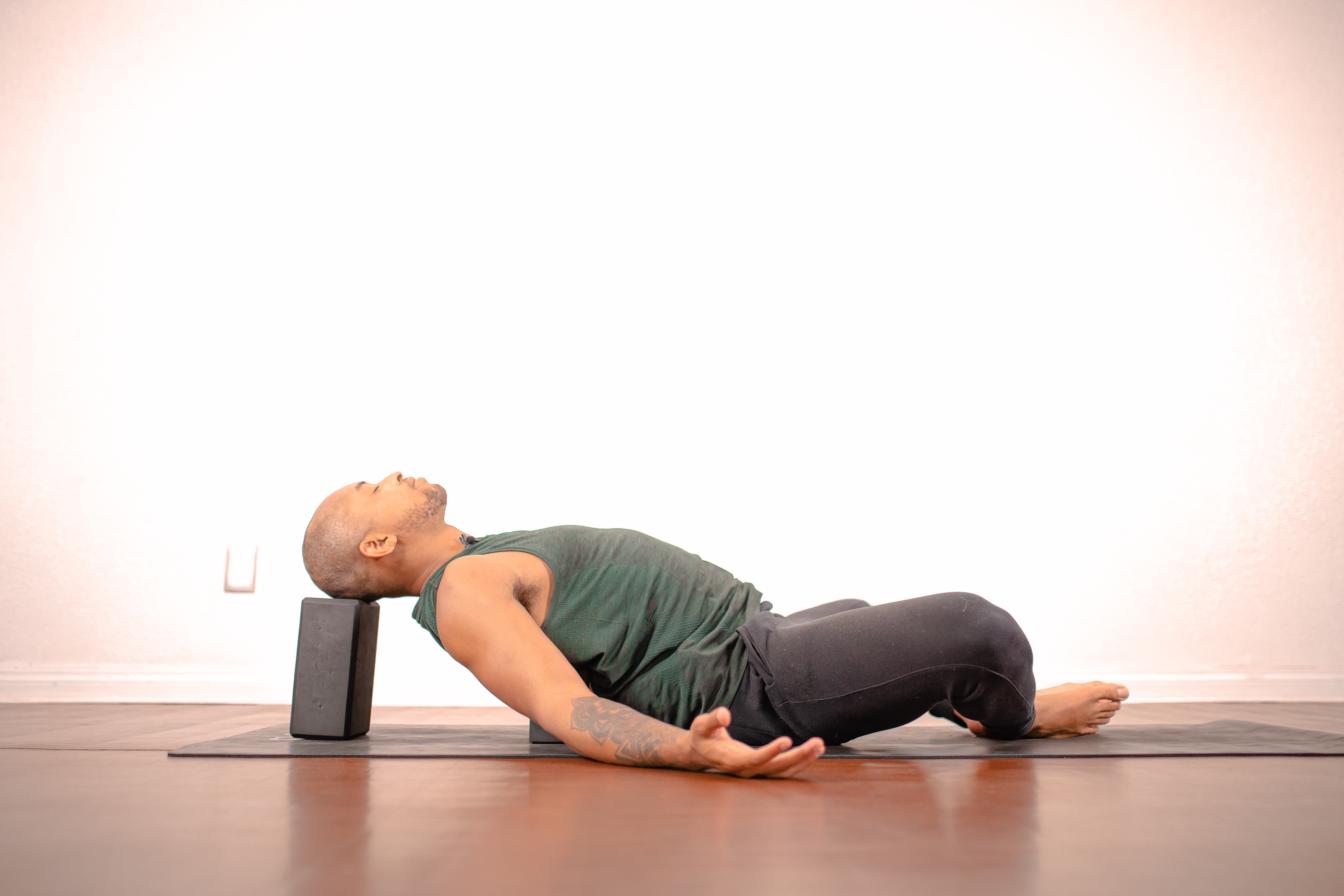 Shoulder & Upper Back: Deep Yin with Deandre Sinette