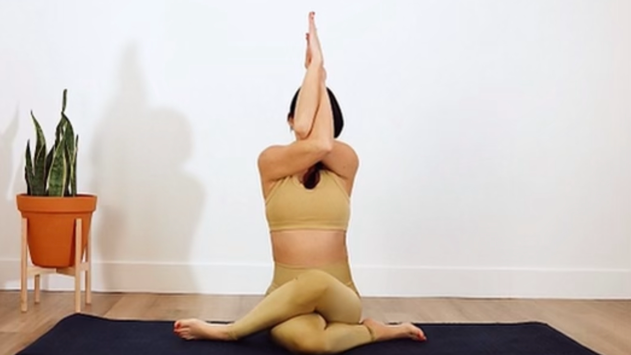 Full Body Vinyasa Flow with Missy Fresques (LIVE)