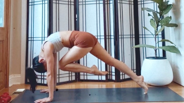 Core and Booty: YogaSculpt with Allison Waldbeser (Instagram Live)