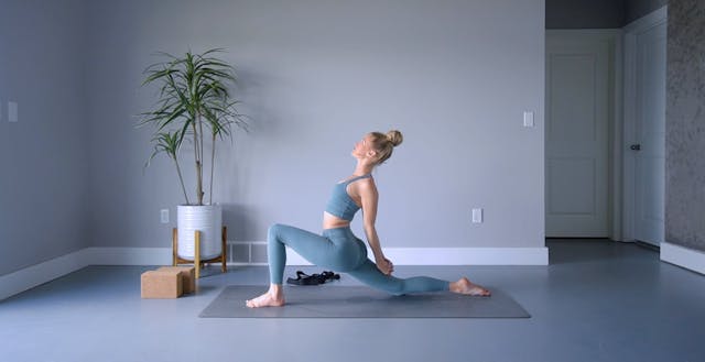 Beginner Slow Flow: 14 Days of Yoga f...