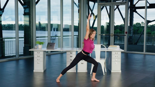 Desk Workout: Decompress Your Spine & Stretch Your Hip Flexors