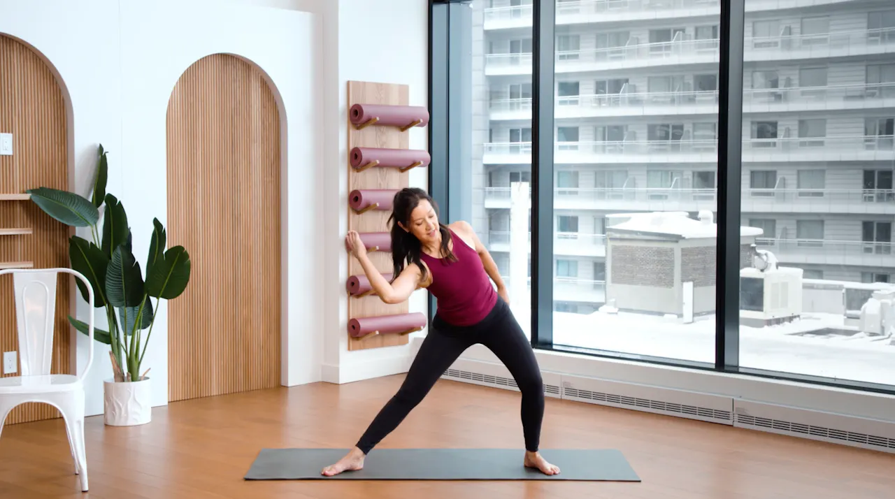 FRIDAY | Hip Strengthening with Bethanne Stufflebean - Hips - Essentrics TV