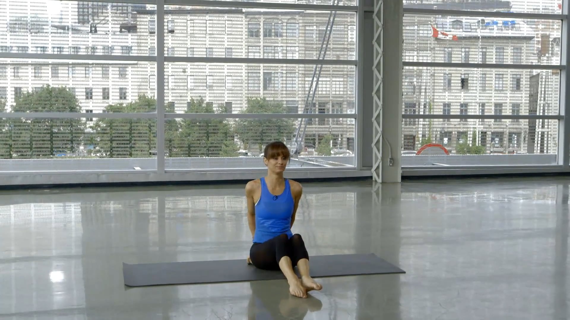 Étirements au sol avec Sahra Esmonde-White