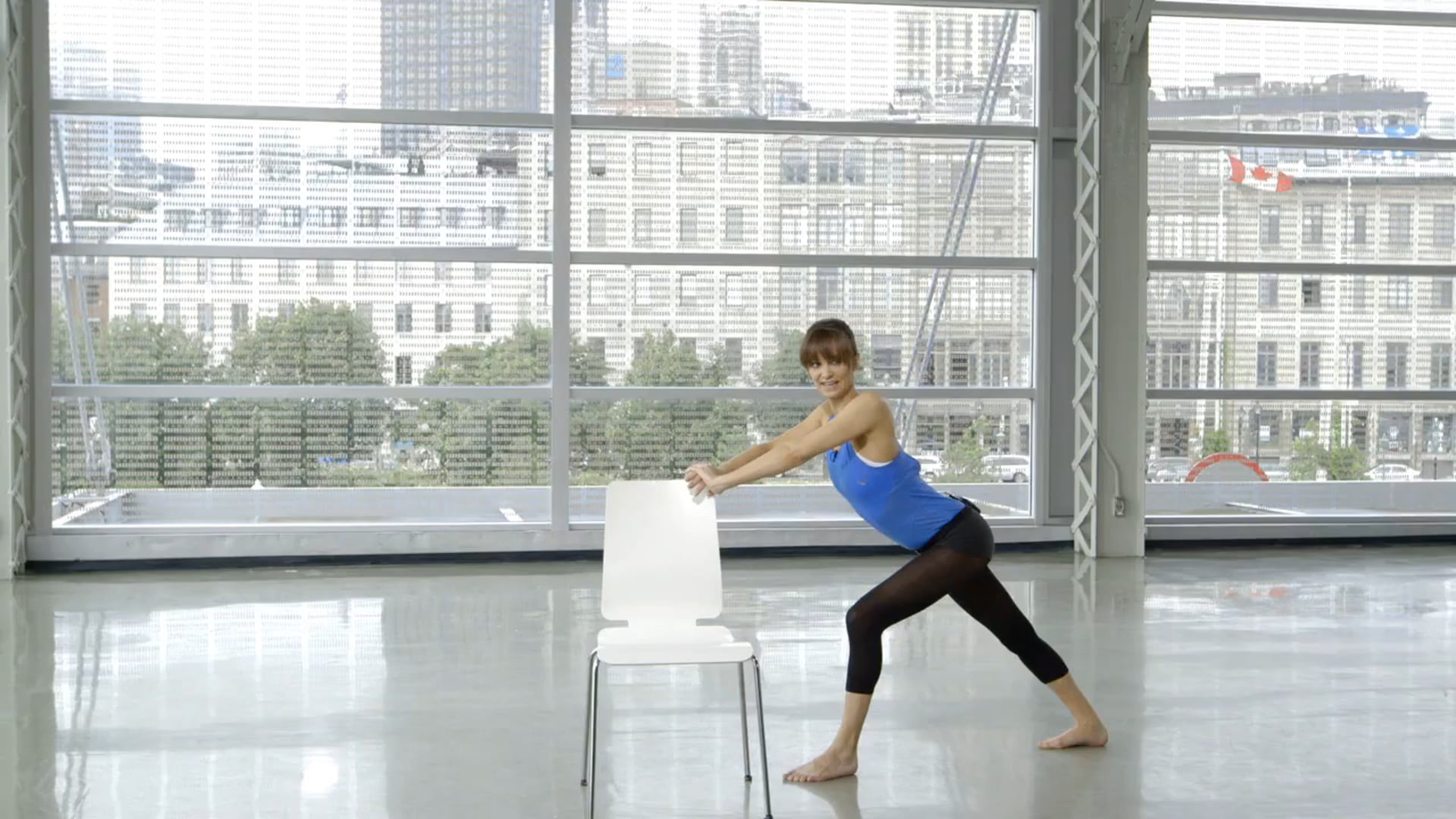 Barre Workout: Barre Stretch with Sahra Esmonde-White